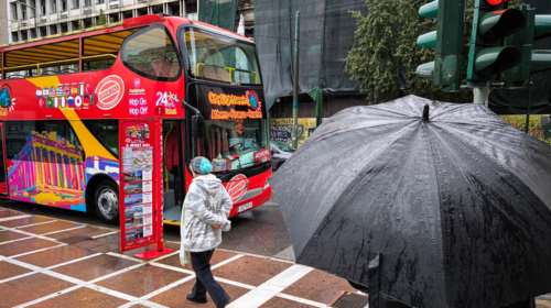 Καιρός: Από άνοιξη... φθινόπωρο - Βροχές και καταιγίδες όλη την εβδομάδα, πότε πέφτει η θερμοκρασία