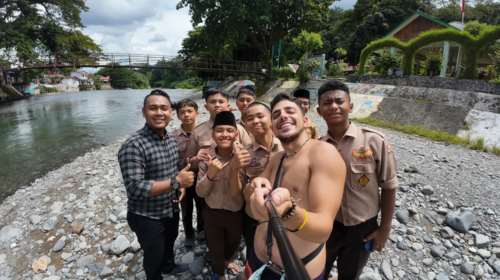 Δίσκος, σακίδιο και όνειρα: Η ζωή ενός περιπλανώμενου σερβιτόρου ταξιδευτή - Ο Βασίλης έχει επισκεφθεί πάνω από 40 χώρες