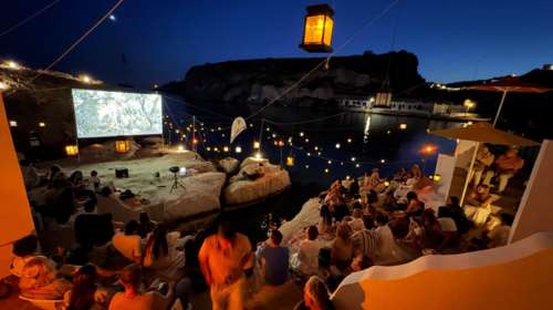 Κιμωλίστες: Η παρέα εθελοντών που αλλάζει την Κίμωλο και αναδεικνύει τη φυσική της ομορφιά - Εγιναν viral από το θερινό σινεμά