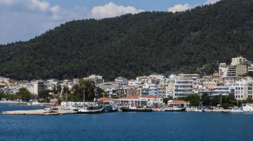 Ακίνητα: Πώς αντιδρούν μεσίτες και ιδιοκτήτες για τις αλλαγές στην εκτός σχεδίου δόμηση και στα ύψη των κτιρίων