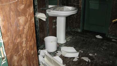 Καταληψίες κατέστρεψαν τα πάντα στο Ωδείο Athenaeum- Ακόμα και τις τουλαλέτες [εικόνες]