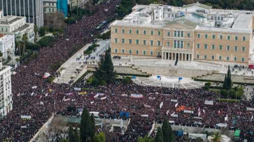 Τέμπη: Πολιτικοί τριγμοί μετά το πόρισμα - Τα δεδομένα από τα ογκώδη συλλαλητήρια, oι μάχες στη Βουλή και η πρόταση μομφής