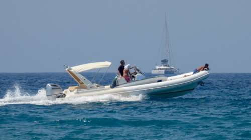 Άνδρος: Ταχύπλοο τραυμάτισε 15χρονο - Μεταφέρεται με ελικόπτερο στην Αθήνα