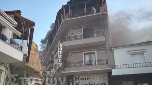 Μεγάλη φωτιά σε ξενοδοχείο στην Καλαμπάκα - 12 άτομα στο νοσοκομείο [εικόνες - βίντεο]