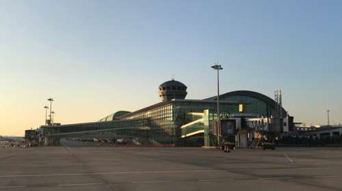 Σμύρνη: Έκλεισε προσωρινά το αεροδρόμιο λόγω δασικής πυρκαγιάς