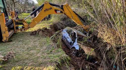 Κακοκαιρία στην Ηλεία: Νεκρός 65χρονος δάσκαλος - Το αυτοκίνητό του παρασύρθηκε από χείμαρρο [Βίντεο]