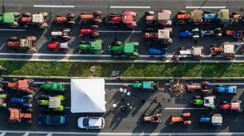 Οι αγρότες απέκλεισαν το τελωνείο Ευζώνων και τα διόδια Μαλγάρων - Προειδοποίηση Χρυσοχοΐδη