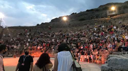 Μάγεψε στη συναυλία στους Φιλίππους ο Σταύρος Ξαρχάκος - Τηρήθηκαν τα μέτρα από τους 1.000 θεατές [εικόνες,βίντεο]