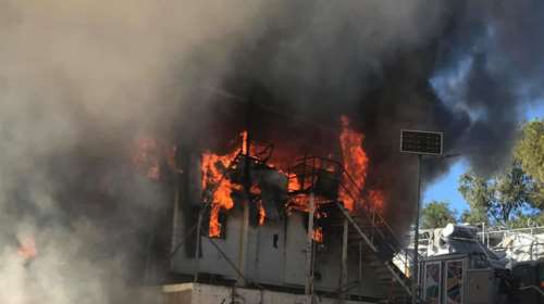 Μυτιλήνη: Φωτιά σε μεγάλη σκηνή στο ΚΥΤ του Καρά Τεπέ - Βραχυκύκλωμα δείχνουν τα πρώτα στοιχεία