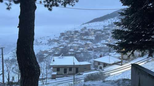 Κακοκαιρία: Στα λευκά ντύθηκαν τα ορεινά της Λάρισας - Βουτιά της θερμοκρασίας ακόμα και στα παράλια