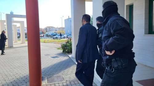 Αγρίνιο: Ισόβια στον 36χρονο μητροκτόνο - &quot;Οι αστυνομικοί ήταν έξω κι εγώ σκότωνα τη μητέρα μου&quot;