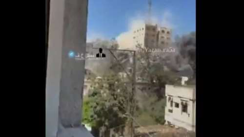 Γάζα: Ο ισραηλινός στρατός ισοπέδωσε άλλα δύο πολυώροφα κτίρια μετά από εντολή εκκένωσης [βίντεο]