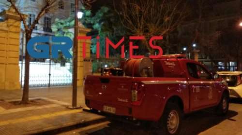 Θεσσαλονίκη: Επίθεση με μολότοφ στο Υπουργείο Μακεδονίας - Θράκης [Βίντεο]