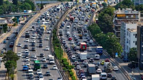 Μεγάλη έξοδος των Αθηναίων για το τριήμερο: Αυξημένη η κίνηση σε Κηφισό και Αττική οδό - Γεμάτα και τα πλοία [εικόνες]