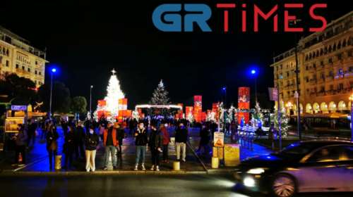 Θεσσαλονίκη: &quot;Βούλιαξε&quot; η πλατεία Αριστοτέλους - Πήγαν περίπατο οι αποστάσεις [εικόνες-βίντεο]