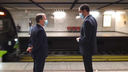 Καραμανλής και Κεφαλογιάννης με μάσκες στο μετρό του Συντάγματος