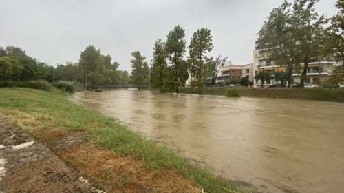 Κακοκαιρία Daniel: Κινδυνεύουν να πλημμυρίσουν τα Τρίκαλα - Σπάνε τα φράγματα του Ληθαίου [εικόνες-βίντεο]