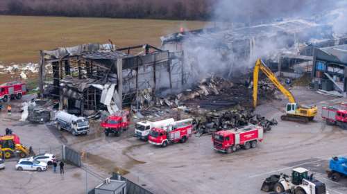 Βιολάντα: Σκάβουν για να εντοπίσουν τη σπασμένη σωλήνα αερίου - Φύλλο και φτερό οι άδειες του εργαστασίου