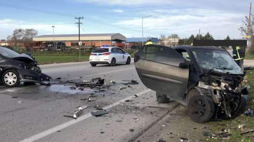 Τραγωδία παραμονή Χριστουγέννων στη Λάρισα: Νεκρός 22χρονος μετά από σφοδρή μετωπική σύγκρουση δύο ΙΧ [εικόνες]