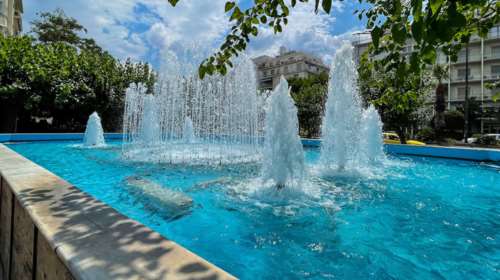 Τα συντριβάνια της Αθήνας αλλάζουν: Πολύτιμες πηγές δροσιάς για μικρούς και μεγάλους [εικόνες]