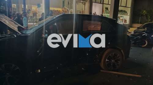 Χαλκίδα: Σοβαρό τροχαίο με τέσσερις τραυματίες - Μεταφέρθηκαν στο νοσοκομείο [εικόνες]