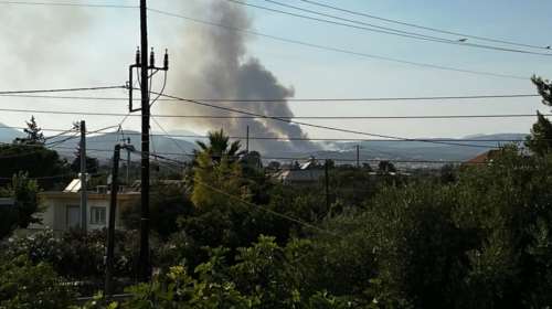 Φωτιά στη Μάνδρα: Καλύτερη η εικόνα - Προσήχθη 55χρονη για εμπρησμό - Οριοθετήθηκε η πυρκαγιά στο Χαϊδάρι