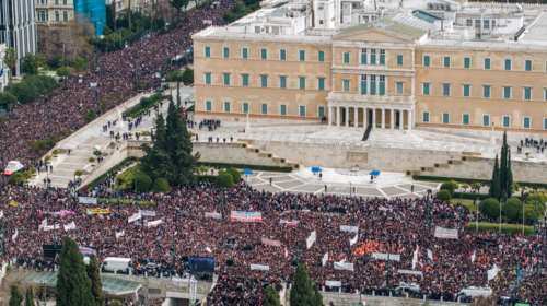 Τέμπη: Δείτε το εντυπωσιακό πλήθος που πλημμύρισε τις πόλεις της Ελλάδας - 200.000 στο Σύνταγμα, λέει η ΕΛΑΣ [Εικόνες]