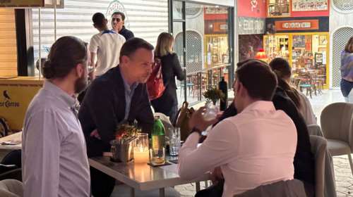 Στέφανος Κασσελάκης: Δείπνο με τον Νίκο Παππά στο κέντρο της Αθήνας - Στο τραπέζι και ο Δούκας [Εικόνες - Βίντεο]