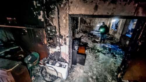 Τραγωδία στην Καλαμπάκα: &quot;Ο Νίκος θα έφευγε τελευταίος&quot; - Μαύρα πρόσωπα, παιδάκια γδυτά και φωνές &quot;βοήθεια καιγόμαστε&quot;