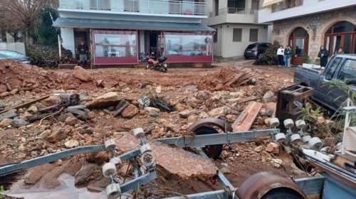 Σάρωσε την Καλαμάτα και τις Κιτριές η κακοκαιρία: Παρασύρθηκαν αυτοκίνητα και σκάφη [εικόνες - βίντεο]