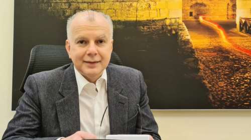 Ο δήμαρχος Ρόδου μηνύει τον Στέφανο Χίο και το &quot;Μακελειό&quot; για συκοφαντική δυσφήμιση - Με δικηγόρο τον Κούγια