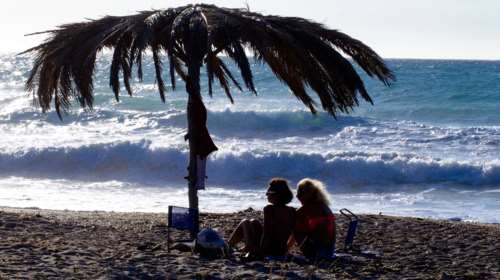 Καιρός: Ζέστη και σήμερα με υψηλές θερμοκρασίες - Δυνατοί άνεμοι στο Αιγαίο