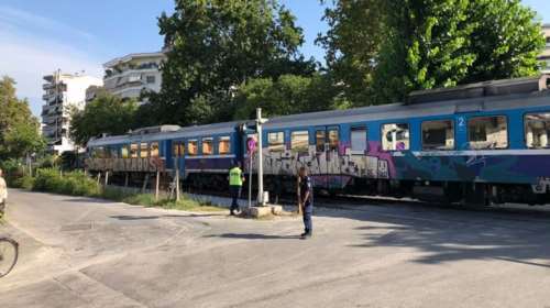Τρίκαλα: Ηλικιωμένη παρασύρθηκε από τρένο... αλλά βγήκε ζωντανή [εικόνες]