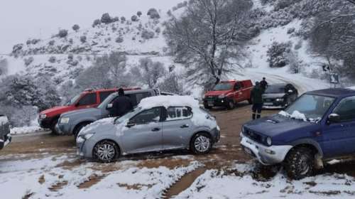 Αχαΐα: Επιχείρηση απεγκλωβισμού 30 ατόμων από τα χιόνια - Στο νοσοκομείο μια 31χρονη