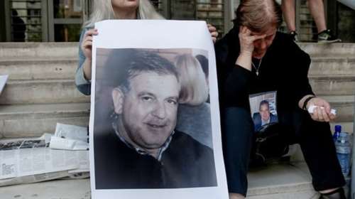 Δίκη για τη δολοφονία Γραικού: Εξαλλος ο γιος του, όρμησε στον κατηγορούμενο - &quot;Θα σε κανονίσω, αφήστε με λίγο μαζί του&quot;