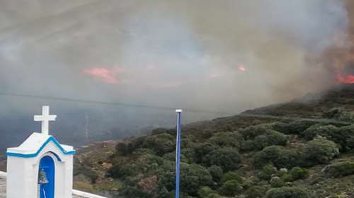 Φωτιά στην Ανδρο: Ψάχνουν για εμπρηστές - Εχουν ληφθεί οι πρώτες καταθέσεις από κατοίκους και υπόπτους