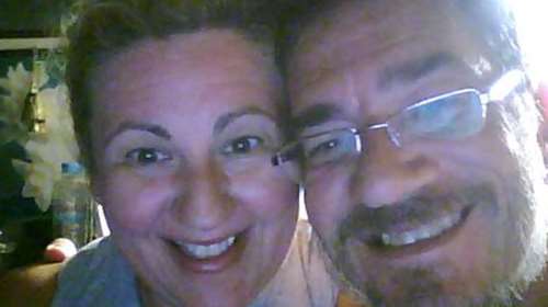 Φονικό στην Αγία Βαρβάρα: Παραδόθηκε ο τρίτος ανήλικος - Ποια ήταν η 50χρονη που δολοφονήθηκε από την κόρη και τους φίλους της