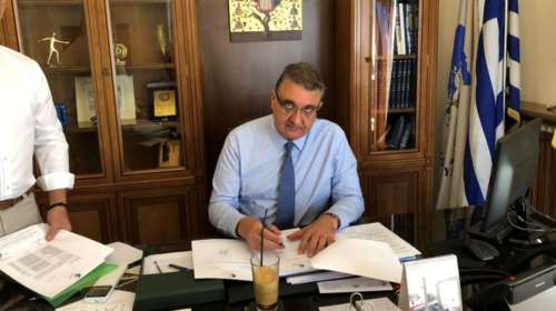 Επιφυλακτικός ο Εξαδάκτυλος: Δεν είμαστε κοντά στο άνοιγμα Γυμνασίων - Λυκείων και εστίασης