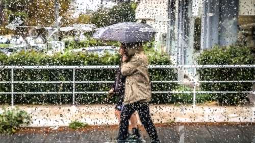 Μπερδεμένος ο καιρός: Ανοδος της θερμοκρασίας με βροχές και αφρικανική σκόνη – Μέχρι 24 βαθμούς ο υδράργυρος