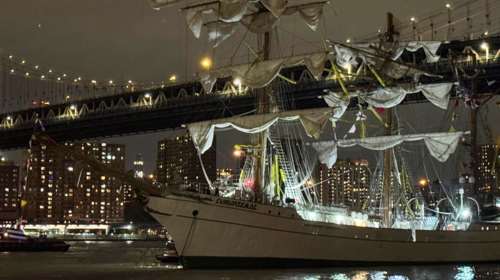 Νέα Υόρκη: Η στιγμή που μεγάλο ιστιοφόρο πέφτει πάνω στη γέφυρα του Μπρούκλιν - Δύο νεκροί και 19 τραυματίες [βίντεο]