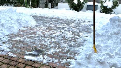 Ο Νορβηγός πρέσβης στην Αθήνα φτυάρισε τα χιόνια και λέει: &quot;Τελείωσα με τις μικροδουλειές&quot; [εικόνες]