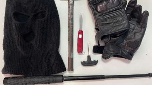 Συνελήφθη στο Παγκράτι 16χρονος, μέλος &quot;σκληρής&quot; συμμορίας, με σουγιά και σιδερένια ράβδο - Αναζητούνται άλλοι δύο