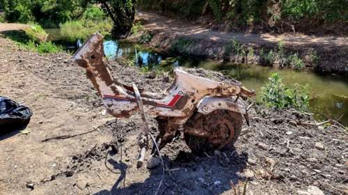 Τρίκαλα: Μισό chally, πλαστικό μπουκάλι 40 ετών και 3 τόνοι σκουπίδια από καθαρισμό της όχθης του Αγιαμονιώτη ποταμού
