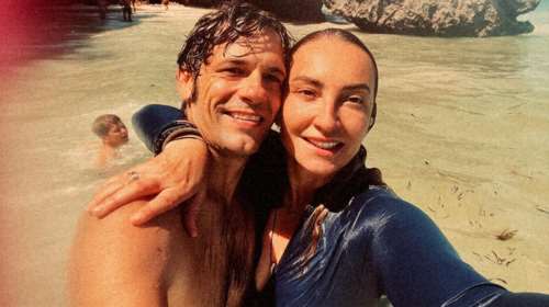 Αλλαγή ρόλων: Ο Απόστολος Τότσικας φωτογράφισε τόπλες τη Ρούλα Ρέβη