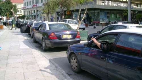 Χανιά: Κούρσα τρόμου για οδηγό ταξί -  Άνδρας την απείλησε με μαχαίρι, την έδεσε για τη ληστέψει [βίντεο]