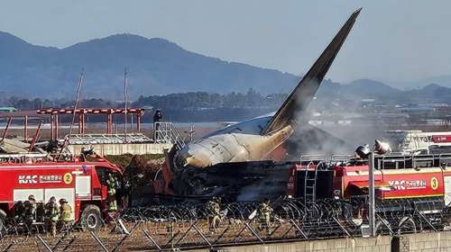 Συνετρίβη αεροσκάφος στη Νότια Κορέα: Νεκροί 179 από τους 181 επιβαίνοντες - Πώς έγινε η τραγωδία [εικόνες-βίντεο]