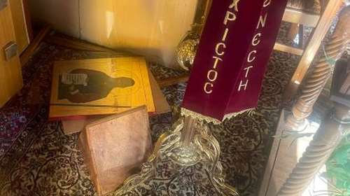 Ραφήνα: Πέταξαν την εικόνα του Αγίου Παΐσιου και βεβήλωσαν την εκκλησία της Αγίας Τριάδος [εικόνες]