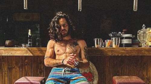 Άγγελος Λάτσιος: Οι νέες φωτογραφίες από τις διακοπές του στα Άχλα - Διαφημίζει το Onar