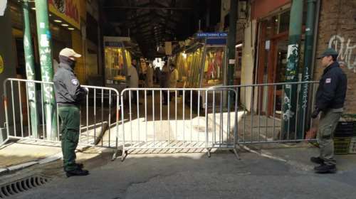 Νέα μέτρα στη Βαρβάκειο: Μια είσοδος, ένα άτομο ανά 10 τετραγωνικά και αντισηπτικά παντού