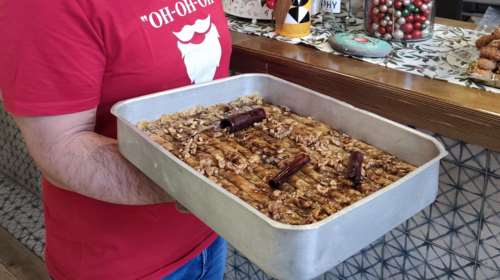 Η μυτιληνιά "πλατσέντα", η βασίλισσα των γλυκών στο εορταστικό τραπέζι